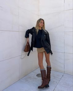 Classy Aesthetic Outfit, Ganni Boots, Stockholm Aesthetic, It Girl Outfit, Summer Boots Outfit, Brown Boots Outfit, Gray Socks, Gossip Girl Aesthetic, Leather Jacket Brown