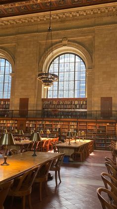 Library studying school books aesthetics decor inspo New York reading quiet relax Law Major Aesthetic, College Library Aesthetic, Libraries Aesthetic, Deen Aesthetic, Sally Albright, Thesis Aesthetic, First Class Honours, Law University, University Inspiration