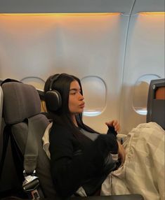 Airpod Max, Airport Fits, Airpods Max, Aesthetic Board, Vogue Beauty, Ig Feed, Winter Vibes, Future Lifestyle