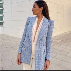 Nwt Zara Textures Blue Plaid Blazer Sz Small Blogger's Favorite!!! Tweed Blazer Outfit, Zara Street Style, Blue Blazer Outfit, Corporate Attire Women, Business Professional Outfits, Business Attire Women, Blazer Outfits For Women, Corporate Attire, Stylish Work Attire