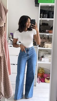 Casual Site Seeing Outfits, 90s Office Fashion Aesthetic, Elegant Jeans Outfit Classy Chic, Classy Modest Summer Outfits, Fitted Tshirt Outfits Women, Simple Classy Outfits Minimal Classic, Wide Leg Jean Outfits Summer, Elevated Casual Outfit Spring, Modest Women Outfits