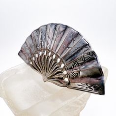 Sterling Brooch - Jewelart Sterling Silver 925 Fan Floral Design Brooch - Mid Century Art Deco Revival - Decorative Feminine Figural Gift Vintage Brooch Brand: Unsigned   Era: VINTAGE Description: - Pretty! - Asian Style Fan Figure - Etched Designs Condition - Very Good /  No Scratches Some Tarnishing  Length: 2.75 INCHES / 7 CM   Width: 1.5 INCHES / 4 CM I Have Had This Question Asked A Few Times; Yes, I accept Returns. I Always Want My Customer to Be Able To Trust Me and The Items I Sell. Plea Mid Century Art Deco, Art Deco Revival, Round Pendant Necklace, Etched Designs, Sterling Necklaces, Mid Century Art, Vintage Brooch, Rose Gold Necklace, Asian Style