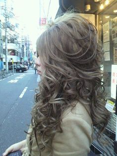 Sujimori Hair, Headphones Emoji, Gyaru Inspiration, Big Wavy Hair, Gyaru Style, Styled Hair, Shiny Skin