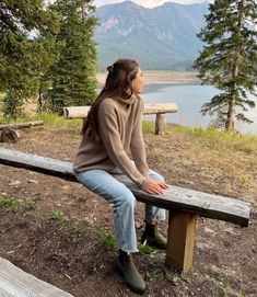 Seasonal Jobs Aesthetic, Blundstones Outfit, Blundstone Outfit, Alaska Outfits, Granola Outfits, Pnw Style, Outdoorsy Style, Classic Turtleneck, Mountain Outfit