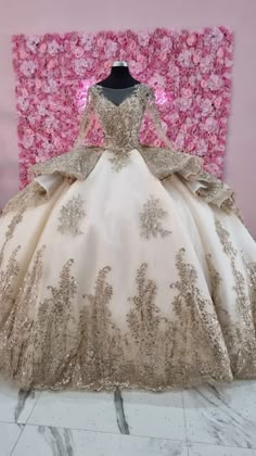 Gold Long Sleeve Quinceanera Dresses, Fancy Quinceanera Dresses, Quinceanera Dresses Gold And White, White And Gold Quince Dress, Golden Quinceanera Dresses, White And Gold Quinceanera Dresses, Gold Dama Dresses