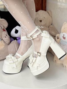 Cute High Heels For Kids Size 2, Cute Closed Toe Formal Heels, Formal Closed Toe Cute Heels, Cute Formal Closed Toe Heels, Lolíta Shoes, Cute Closed Toe Heels With Bow, Cute White Heels For Party, Cute White Party Heels, White Wedding Heels With Buckle Closure