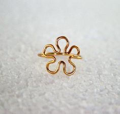 "Order by Dec 15 for Christmas delivery!! My original flower ring. This makes a great Easter gift or addition to your spring wardrobe. You don't have to be a flower child or a teenager to think this is awesome. I get so many compliments on mine. I make this ring from 14k gold filled wire. ------------------------------ MATERIALS: 14k gold filled --------------------------------- SIZES: US 1-16 Pick your size from the drop down menu or include it in the message box when you checkout. Additional i Gold Wire Ring, Diy Wire Jewelry Rings, Wire Jewelry Rings, Power Ring, Diy Wire Jewelry, Handmade Wire Jewelry, Wire Rings, Handmade Jewelry Diy, Small Rings