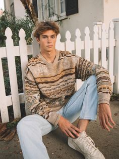 Cole Alves Surfer, Surf Style Outfits Men, Surfer Guy Style Outfits, Mens Surfer Fashion, Men Surfer Style, Surfer Man Style, Surfer Clothes Men, Surfer Fashion Mens