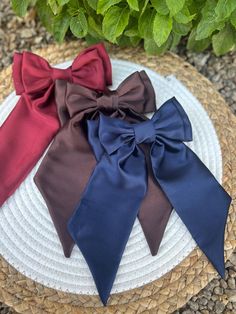 Satin Long Tail Bows  Add a luxurious touch to your hair with these satin long tail bows in deep, warm fall colors. Available in burgundy , brown, and navy, these bows are the perfect hair accessory to transition into the cooler months. Made from high-quality satin fabric, they exude elegance and refinement, while their long tails create a graceful look for any hair length. Each bow is made on a 3" barrette  Please know , ( we stride to make each item the same but there maybe slight difference ) No exchanges or refunds We stride to make our customers happy so if there is an issue please contact us with in 2 days of delivery  I do use recycle boxes to be eco friendly  Follow us on social media  Instagram @the_shiny_pearl_boutique Facebook The Shiny Pearl Boutique School Bows, Hair Bows For Girls, Bows Christmas, Bows For Girls, Tail Hair, Fashion Dictionary, Handmade Hair Bows, Fabric Bows, Girl Hair Bows