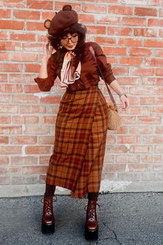 How To Style Vintage Clothes, Dark Academia Business Outfit, Dark Academia Hourglass Outfit, Goth Dark Academia Aesthetic, Business Casual Outfits Dark Academia, Vintage Inspired Winter Outfits, Dark Academia Meets Boho, Womens Dark Academia Fashion, Chaotic Academia Style