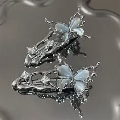 A set of silver metal hair clips featuring an irregular butterfly design. The clips have a sleek, liquid metal finish, ideal for adding a touch of edge to your hairstyle Standart/ 2pcs Y2k Hair Accessories, Shein Jewelry, Metal Hair Accessories, Cozy Clothes, Silver Hair Clip, Y2k Jewelry, Metal Butterfly, Liquid Metal, Butterfly Hair Clip