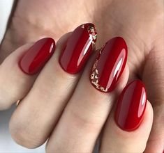 Red And Gold Manicure Ideas, Red Nail Designs For Wedding, Wedding Nails Red And Gold, Short Dark Red Nails With Glitter, Wedding Red Nails For Bride, Christmas Nails Elegant Red, Red Nails For Wedding Guest, Wedding Nails Red For Bride, Red Bride Nails