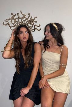 goddess halloween costume idea - Medusa and Athena Greek Goddess Halloween Costume! 2 person costume ideas for girl best friends, easy costume ideas for women, college girl halloweekend costume #duocostumes #bffcostumeideas Goddess Duo Costume, Hallowrrn Costumes For 2, Halloween Costumes Percy Jackson, Medusa Duo Costume, Athena And Aphrodite Costume, Greek Goodness Costume Halloween, Duo Halloween Costumes Greek Goddess, Goddess Group Costume, Medusa And Cleopatra Halloween