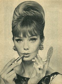 1960s Hair And Makeup, Hairstyles Vintage, 60s Makeup, Vintage Fashion 1960s, 1960s Hair, Jean Shrimpton, Hairstyles Trendy