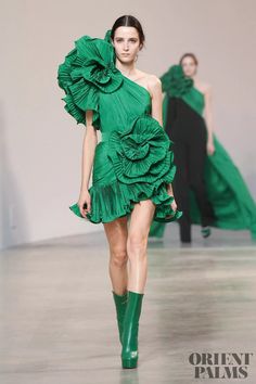 Fashion Advisor, Fashion D, Causual Outfits, Fashion Inspiration Design, Gala Dresses, Spring Fashion Trends, Fantasy Dress, Floral Fashion, Art Dress