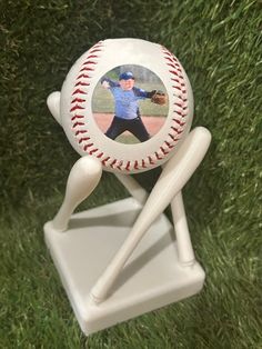 a baseball and bat on a stand in the grass