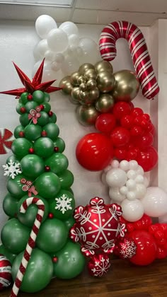 Difficulty: Medium     Balloons   • Design   • Christmas   ��• Holiday balloons   • Decoración 50 Years Birthday Ideas, 50 Years Birthday, Balloons Design, Balloon Installation