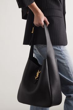 Anthony Vaccarello unveiled the original 'Le 5 à 7' bag at SAINT LAURENT's Spring '21 show - it became an instant classic. Marrying a timeless aesthetic with modern practicality, this large version is made from naturally grained leather and embellished simply with 'Cassandre' hardware that doubles as the fastening. Sac Yves Saint Laurent, Ysl Saint Laurent, Yves Saint Laurent Bags, Bags Aesthetic, Classic Bags, Large Handbags, Designer Shoulder Bags, Saint Laurent Bag, Net A Porter