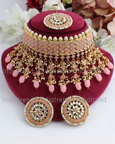 Sabhyta Necklace Set Fall Wedding Jewelry, Wedding Jewellery Designs, Wedding Flower Jewelry, Wedding Jewelry Sets Bridal Jewellery, Kundan Jewellery Bridal, Bridal Jewellery Inspiration, Unique Bridal Jewelry, Antique Necklaces Design, Indian Bridal Jewelry Sets