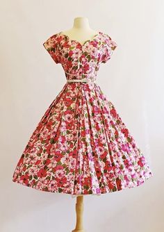 Old Dresses Vintage, Vintage 1950s Dresses Parties, Dress 50s Style, 1950 Style, 1950's Dress, 1950s Dresses, 1950 Fashion, Dresses By Pattern, Fashion 1950s