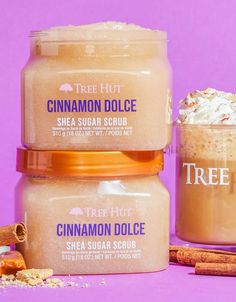 Tree Hut Cinnamon, Cinnamon Body Wash, Christmas Body Scrubs, Sugar Scrub Tree Hut, Fall Scrubs, Fall Skincare, Best Body Scrub, Cinnamon Dolce, Pink Hibiscus