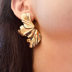 A big statement golden flower earrings that will elevate your party outfit. The exaggerate flower is coated in shiny gold color, has a weight of 9 g each flower. Materials: Alloy metalDimensions: 1.91 x 1.08 inWeight: 9g each earring Shipping Policy: Orders will be shipped within 1-3 business days. Economy shipping will take 7-14 days to arrive and standard shipping is 1- 4 days for U.S. orders. International shipping time is depended on the country and per shipping method. Shipping cost will be Golden Statement Earrings, Big Golden Earrings, Gold Earrings Big, Big Gold Earrings, Big Earrings Gold, Flapper Hair, Big Statement Earrings, Gold Earrings Wedding, Silver Statement Earrings