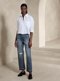 The Slouchy Straight Jean | Banana Republic Jeans White Shirt Outfit, Retro Spring Outfits, Slouchy Jeans Outfit, Nyc Spring Outfits, Vacation In Maine, 2023 Jeans, Jeans And Sneakers Outfit, Green Fitted Dress, Fall Denim Trends