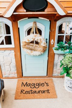 a door mat that says maggie's restaurant on it