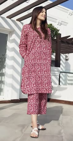 Simple Kurta Set Design, Cord Set Outfit Women Pakistani, Kurta Style Kurti Design, Simple Kurta Pant For Women, New Plazo Suit Design Cotton, Traditional Cord Set Dress, Short Kurti Pants Design, Kurta Set Ideas For Women, Coords Set Outfit Casual