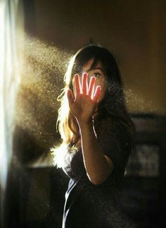 a woman with her hands in front of her face and the words la lunaos solem on it