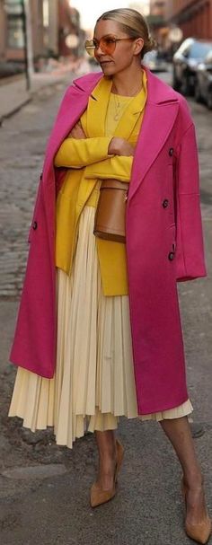 Pink Coat Outfit, Yellow Skirt Outfits, Office Fits, Elegant Classy Outfits, Blair Eadie, Work Outfits Women Summer, Color Blocking Outfits, Chique Outfits, Short Women Fashion