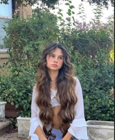 Isabella Juliana Hair, Bella Juliana, Brown Wavy Hair Aesthetic, Wavey Long Brown Hair, Bela Juliana Hair, Long Light Brown Wavy Hair, Brown Long Curly Hair Aesthetic, Long Wavy Light Brown Hair Aesthetic, Vacation Hairstyles