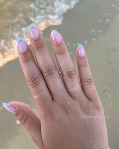 Nail Ideas Cute Summer, Nail Ideas On Real Nails, Gel Nail Designs Preppy, Aesthetic Vacation Nails, Nail Ideas For Cancun, Beachy Nails French Tip, Gel Nails Ideas Short Design, Summer Vacation Nail Designs, Nail Inspo August 2024