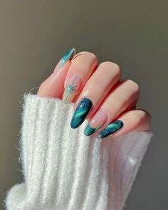 Nail Holiday, Nail 2022, Nail Winter, Nail Christmas, Year Nails, Nail Red, Santa Nails, New Years Nail Designs, Confetti Nails