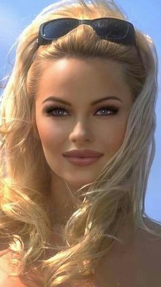 Seductive Makeup, Bombshell Makeup, Look Rose, Happy Wednesday, Blonde Beauty, Blonde Girl, Beauty Face, Makeup Products, Beautiful Eyes