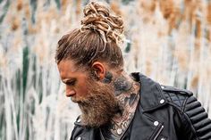 50 Dreadlocks For Men That Evoke Inspiration Eboy Haircut, Men Haircare, Men Hair Cut, Cornrows Men, Anita Blake, Man Bun Hairstyles, Surfer Hair, Low Fade Haircut