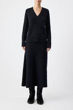 Crafted in Italy, the Manni Skirt is an example of true luxury. The yarn is 100% cashmere, spun with a tight twist that gives it the appearance of a fine rope, but with incomparable softness. The fit is slim through the hips with a dramatic fluted hem. It pairs beautifully with the Madden Sweater.Details:100% CashmereSlim fitMidi-lengthDramatic fluted hemMade in ItalySize and Fit:
Slim Fit. Fits true to size. The model is 5'11" and wearing a size Small. Winter Handbags, Snake Skin Handbag, Cape Sweater, Knit Maxi Skirt, Knit Midi Skirt, Poncho Cape, Knitwear Tops, Knit Midi, Knit Skirt