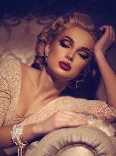 I like this make-up Old Hollywood Glam, Pin Up Outfits, Beauty Make-up, Lauren Bacall, Foto Tips, Glamour Makeup, Vintage Makeup, Vintage Glam, Hollywood Glam