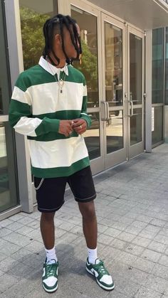 Men Outfits Swag, Preppy Street Style, Men With Style, Nike Street, Inspo Photoshoot, Outfit Photoshoot, Fashion Collection Inspiration, Black Men Fashion Urban, Black Outfit Men