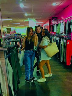 Thrifting With Friends Aesthetic, Thrifting With Friends, Shopping With Friends Aesthetic, Alt Indie Aesthetic, Indie Lifestyle, Freedom Aesthetic, Bucketlist Summer, Thrifting Aesthetic, 2000s Indie