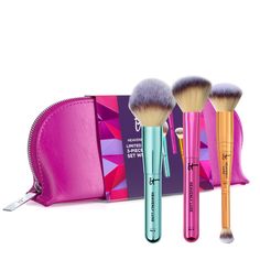 IT’s the season for holiday makeup magic! Featuring award-winning Heavenly Luxe® brush fibers, this 3-piece holiday makeup brush set includes your must-have face brush essentials: a foundation brush, powder brush and blush brush. From flawlessly applying liquid and cream foundations to setting your finished look with powder and blush, this gift set was made for your beautiful holiday-ready makeup looks. Plus, a canvas makeup bag lets you effortlessly take your makeup brushes with you wherever yo Sarah Joy, Makeup Brush Case, Makeup Brush Bag, How To Apply Blush, Canvas Makeup Bag, Makeup Gift Sets, Perfect Complexion, Face Makeup Brush, How To Apply Foundation