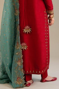 Scallop Embroidery Dupatta, Gota Work Dress, Punjabi Wedding Suit, Red Dupatta, Zara Shahjahan, Zardozi Work, Tandoori Masala, Indian Bride Outfits, Latest Dress Design