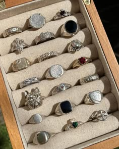 The signet ring drop is now live on Sorrell Jewels! 💎 A gorgeous collection of 49 vintage sterling silver rings has landed on the website ✨ ⠀⠀⠀⠀⠀⠀⠀⠀⠀ From signets, bands, spinning rings and chunky sculptural pieces. Filled with classic and traditional themed treasures these rings are the perfect staple pieces to build the best vintage ring stack 💍 ⠀⠀⠀⠀⠀⠀⠀⠀⠀ Head to the link in my bio to grab them before it’s too late 😊️ ⠀⠀⠀⠀⠀⠀⠀⠀⠀ #SorrellJewels #GemsInSorrellJewels #VintageRings #VintageJewel... Silver Ring Stack Chunky, Chunky Vintage Jewelry, Vintage Signet Ring, Chunky Ring Stack, Chunky Silver Rings Aesthetic, Chunky Jewelry Silver, Silver Chunky Rings, Chunky Rings Silver, Silver Rings Aesthetic