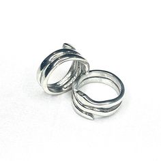 Chunky layered snake ring made of stainless steel. Water safe and tarnish free. Each order comes with an Eterno Studios jewelry box and cloth bag. Send a message if you have any questions! Instagram: @eterno.studios Website: www.eternostudios.com Grunge Rings, Goth Rings, Grunge Ring, Jewelry Grunge, Rings Goth, Rings Chunky, Questions Instagram, Goth Ring, Cool Jewelry