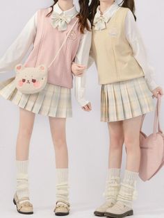 Cute Matching Clothes, Cutesy Poses, Japan November, Lemon Soda, Twin Outfits, Pastel Outfit