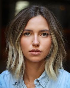 Slimming Medium Hair for Round Faces Shoulder Length Haircut For Round Faces, Shoulder Length Hair Round Face, Root Fade, Short Hairstyles For Round Faces, A Line Haircut, Shaggy Layers, Facial Shapes, Haircuts For Round Faces, Hair To One Side