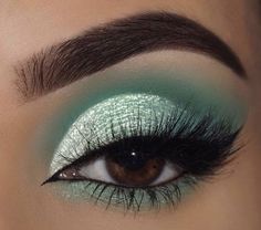 Quinceanera Makeup Green And Silver, Quinceanera Green Makeup, Mint Eyeshadow Looks, Mint Green Eyeshadow Looks, Emerald Green Makeup Looks, Teal Eye Makeup, Makeup Verde, Quince Makeup