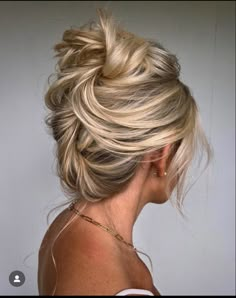 Bridesmaid Top Knot, Updos For Medium Length Hair Wedding Mothers Mom, Sleek Prom Hair Updo, Glamorous Updo Hairstyles, 90s Inspired Updo, High Up Do, Pam Anderson Hair Updo, Mid Length Hairstyles Updo, Pamela Anderson Updo