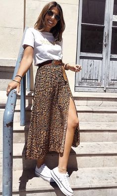 Spring Outfits 2020, Guys Fashion, Chique Outfit, Elegante Casual, How To Make Clothes, A Skirt, Fun Fashion, Print Skirt