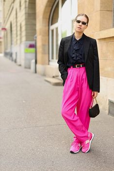 How Petites Can Style Colored Jeans & Pants To Look Taller